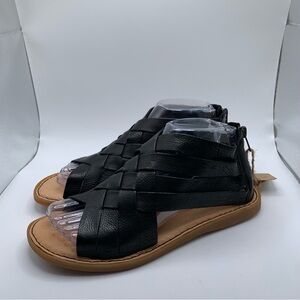 New Women's Born Iwa Woven NWT black leather size 7M sandals 1732